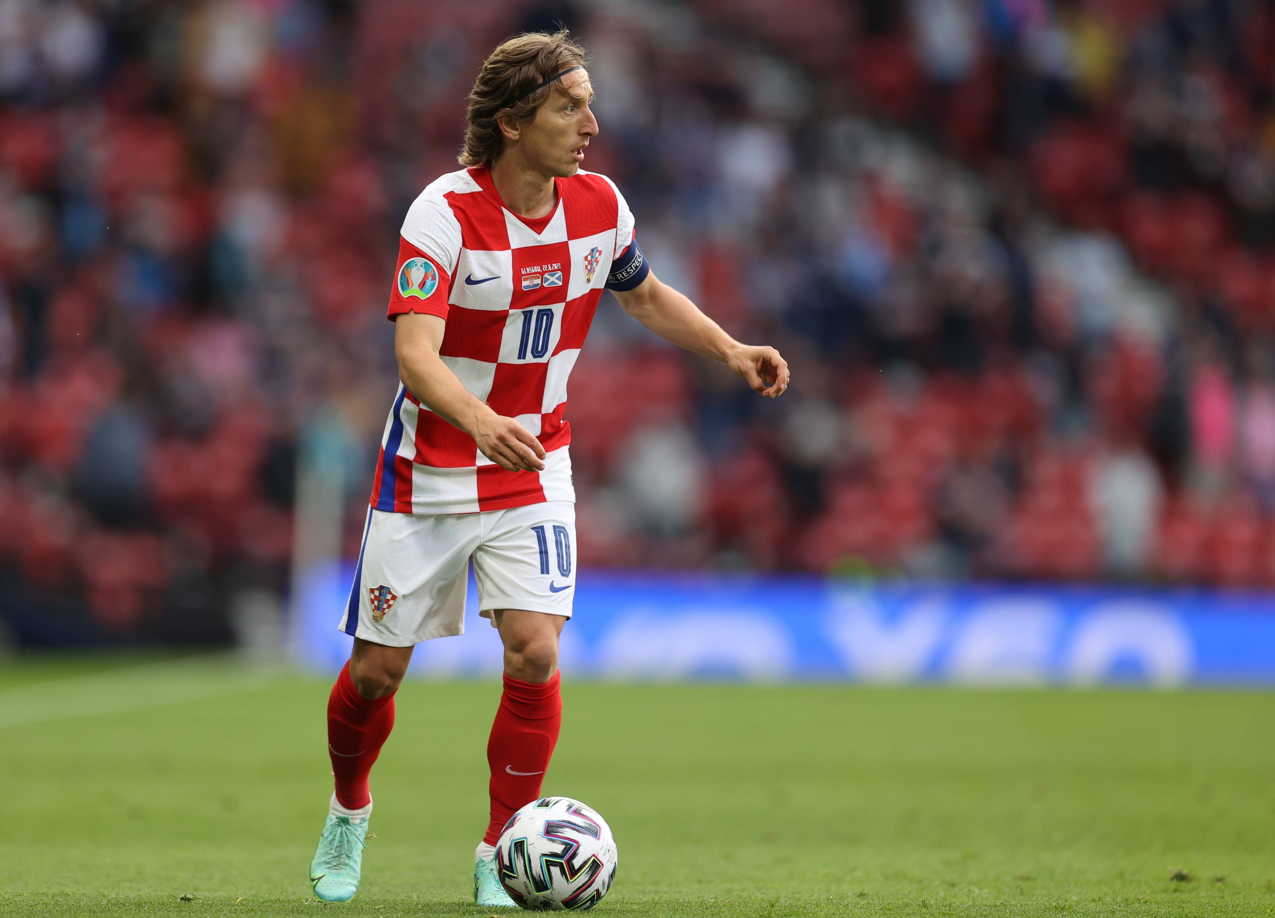 CBA疯狂一日！广东26分大胜江苏，广厦险胜山东，同曦惨败宁波