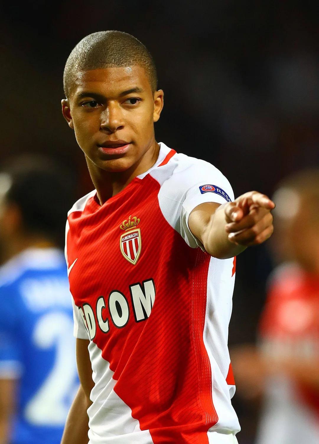 葡超杯赛前为若塔兄弟默哀，若塔的遗孀和父母出席