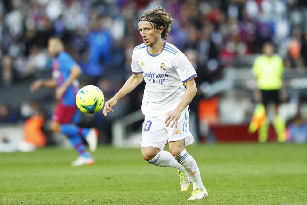 爱德华兹半场12分4失误，兰德尔10中5拿到14分